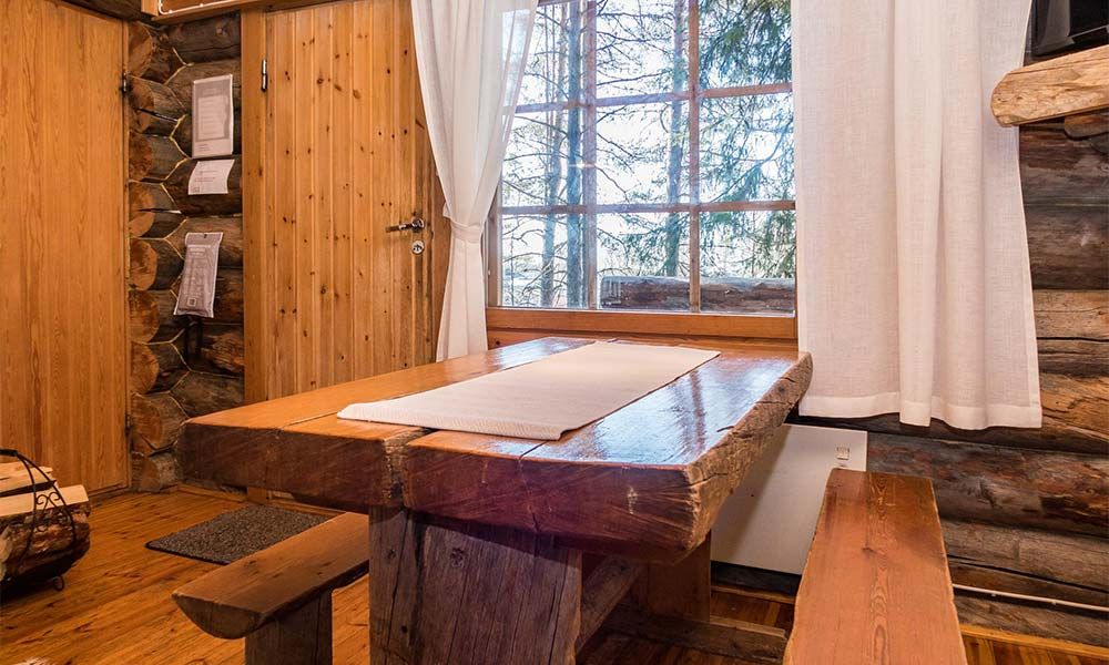 Honkapirtti dining