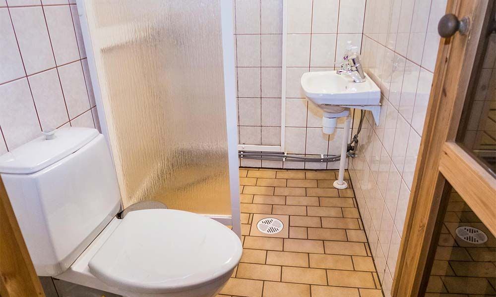 Honkapirtti bathroom